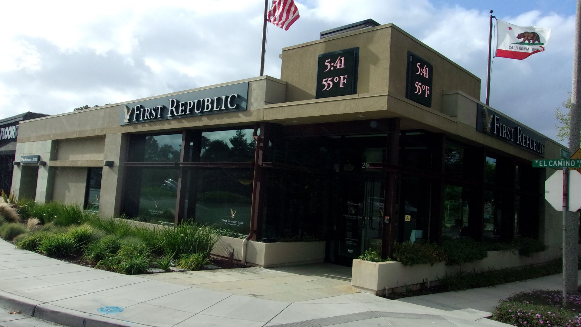 First Republic Bank in Sunnyvale, California (on the day it reopened as a branch of JPMorgan Chase)