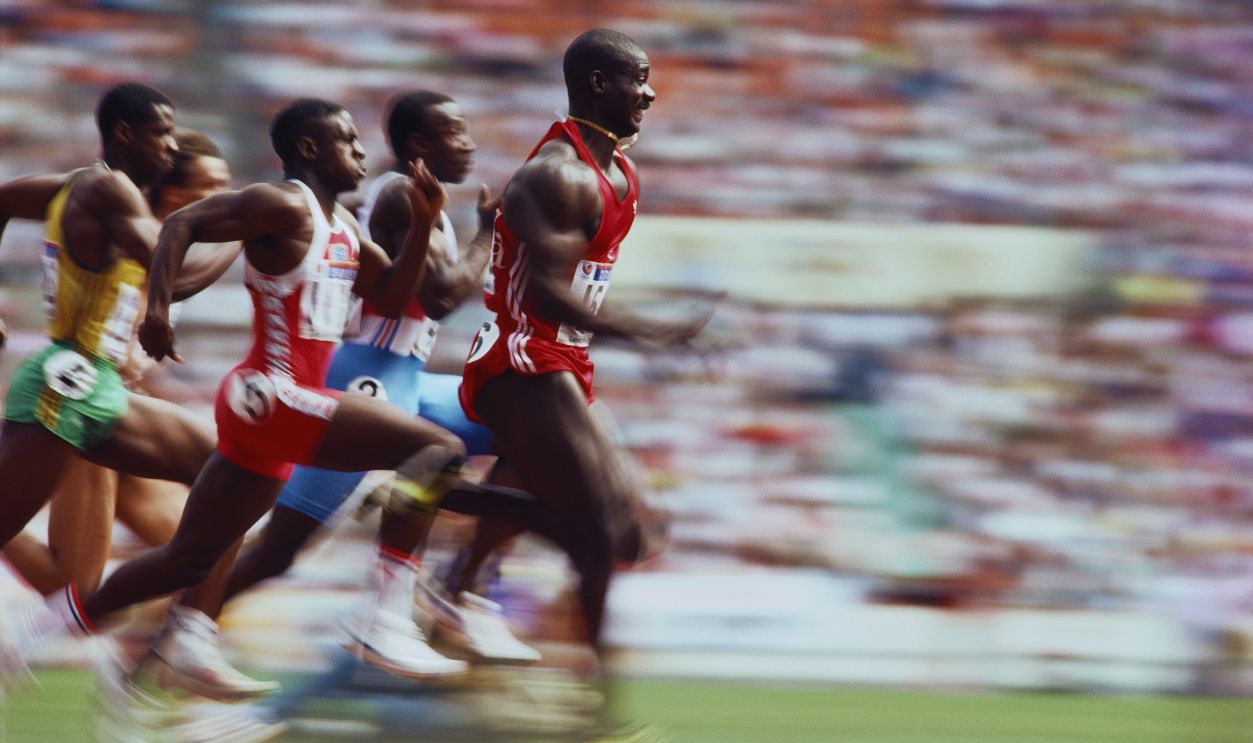 Gettyimages - 1625399, Ben Johnson of Canada takes the lead in the 100 Metres semi final 