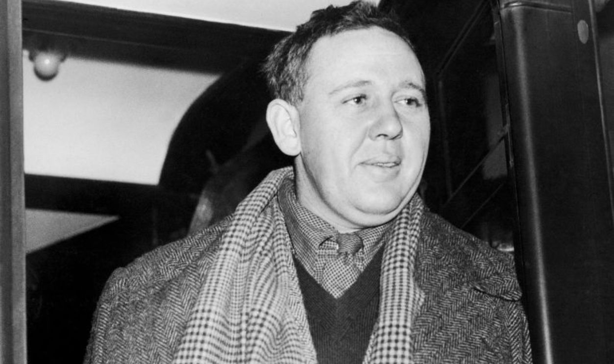 UNITED KINGDOM - MARCH 30: Portrait Of British Actor Charles Laughton At Waterloo Station In London. March 30, 1935