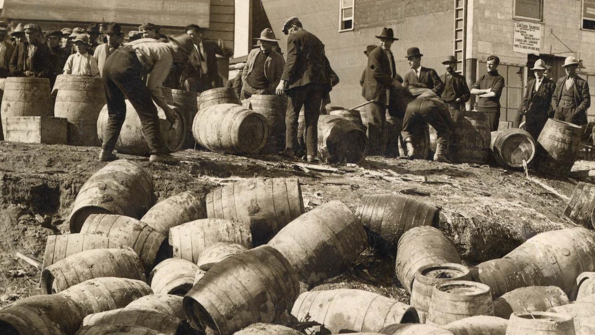 A police raid at Elk Lake, Canada, 1925
Blind pigs raided, 160 kegs destroyed, Elk Lake, Ontario