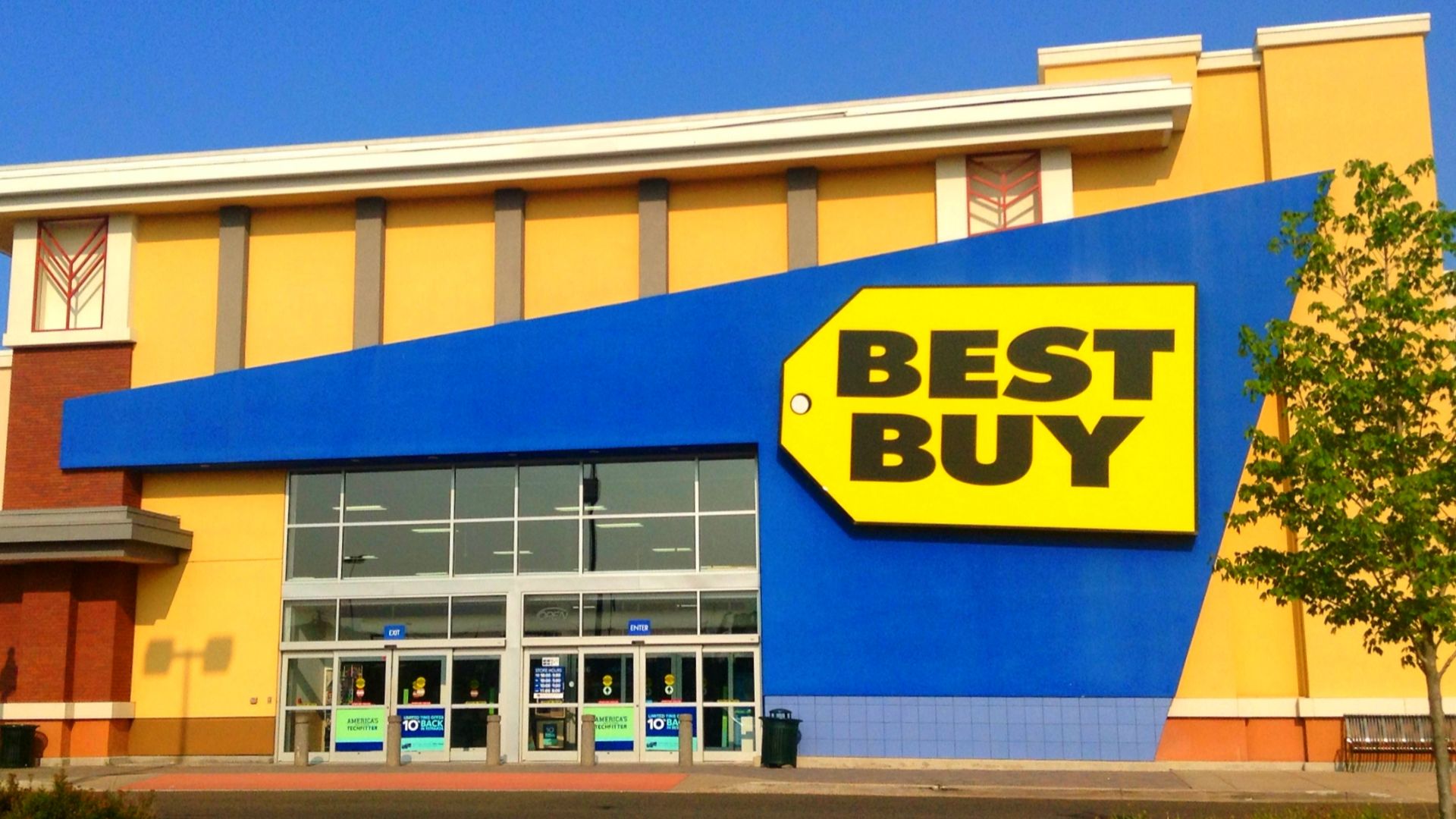 Best Buy, North Haven, CT.  by Mike Mozart of TheToyChannel and JeepersMedia on YouTube