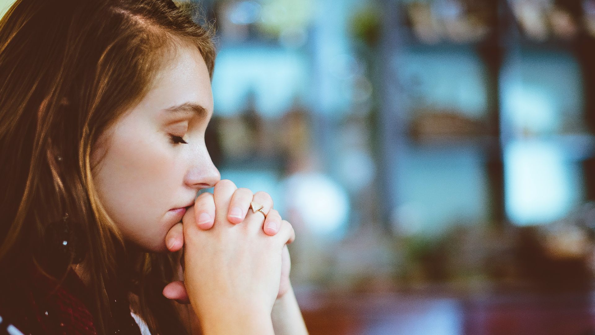 woman praying