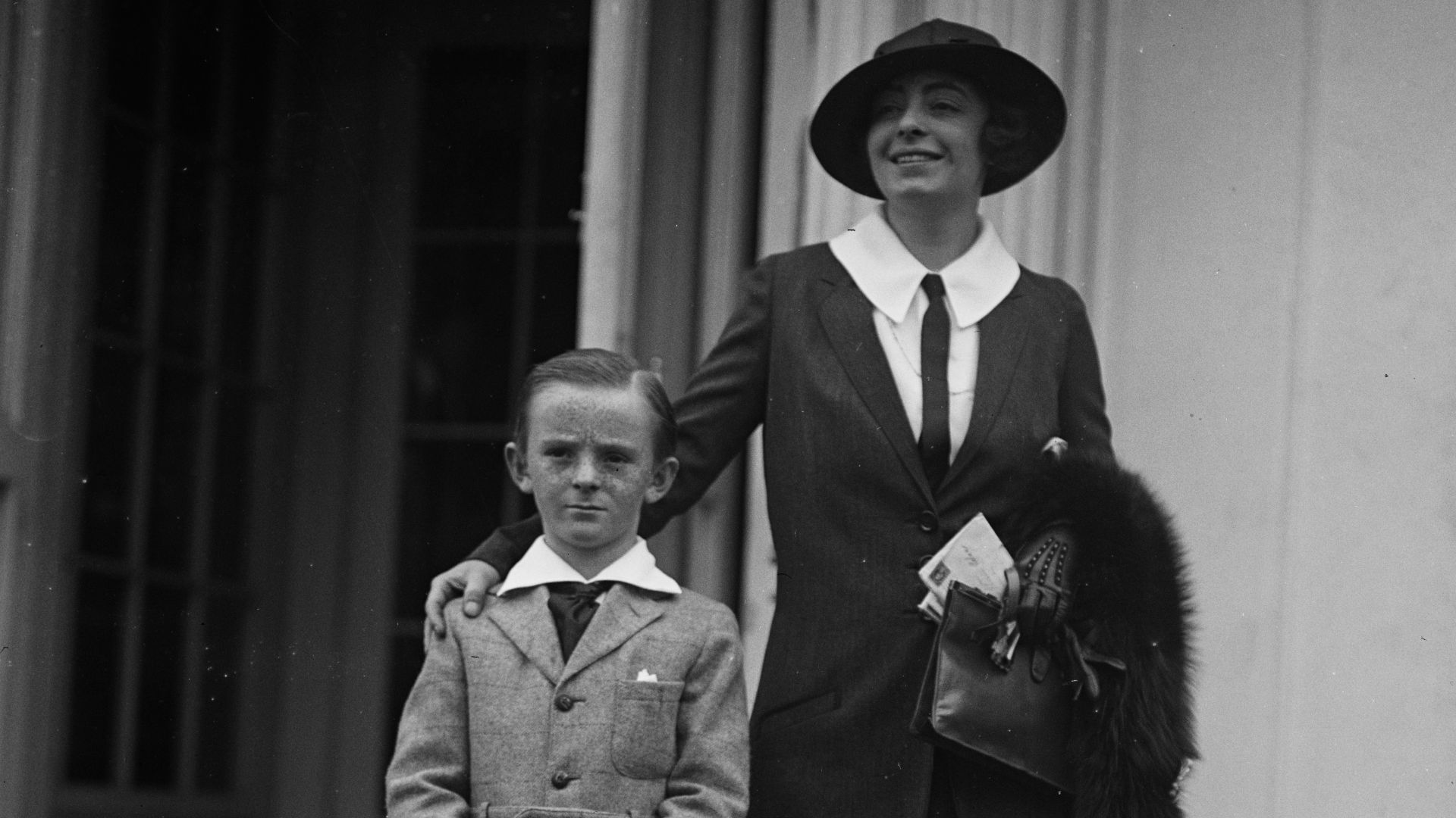 Title: Mrs. Wallace Reid, widow of the former movie star called on President Coolidge today at the White House with her son, Wallace Reid, Jr.
Abstract/medium: 1 negative : glass ; 4 x 5 in. or smaller