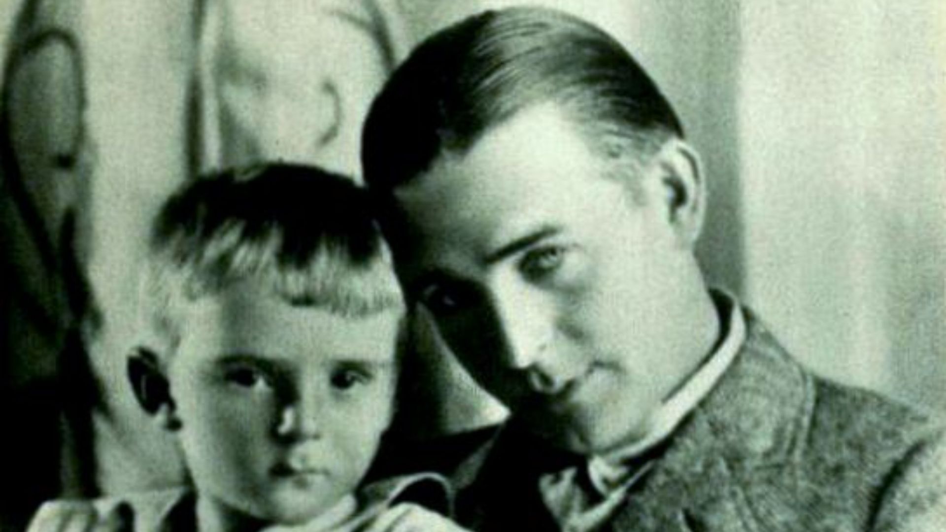 Actor Wallace Reid and his son Wallace Reid, Jr., on page 15 of the March 1922 Photoplay.