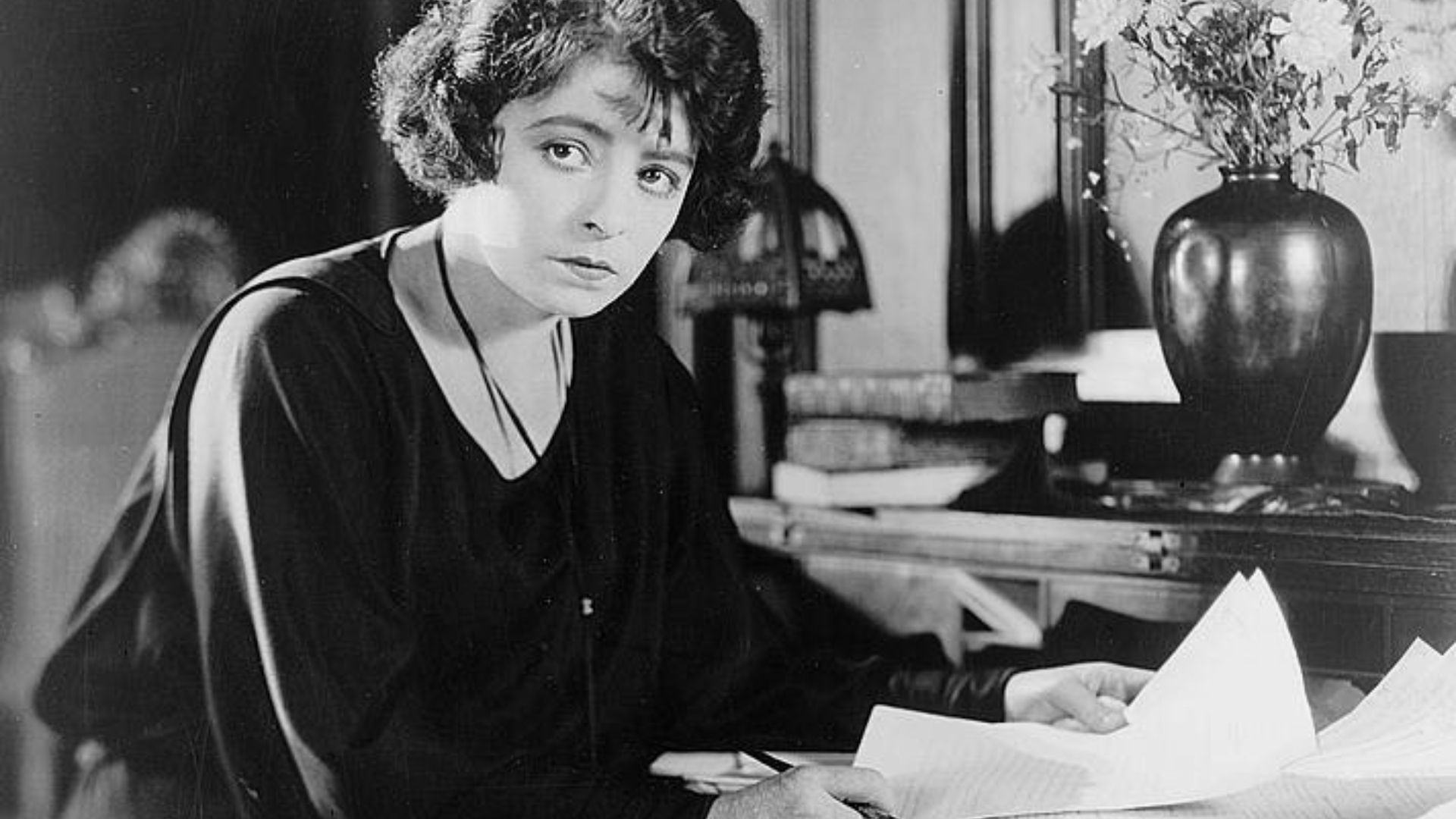 american actress Dorothy Davenport (original image cropped : see source)