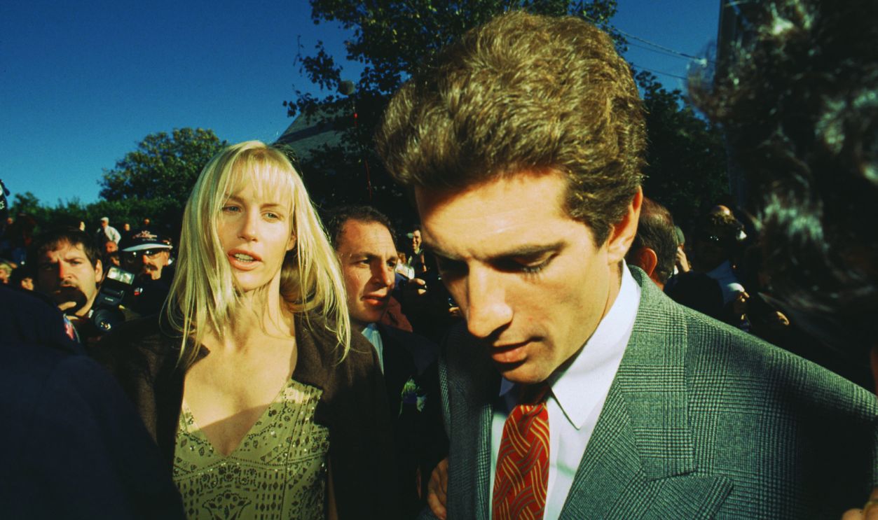 Gettyimages - 585797799, John F. Kennedy Jr. Actor Daryl Hannah with former boyfriend John F. Kennedy Jr. (1960 - 1999) at Edward Kennedy Jr.'s wedding on Block Island, Rhode Island, 10/10/93.