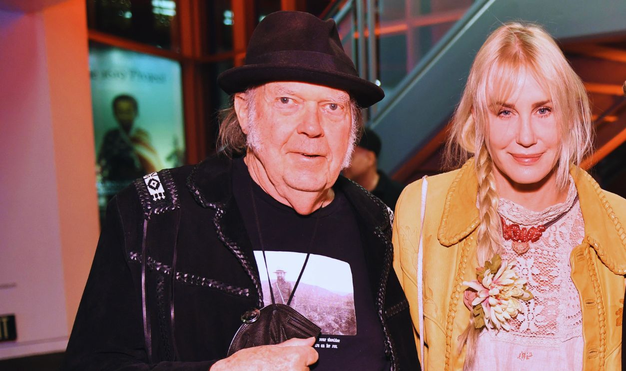 Gettyimages - 1459896769, Reel To Reel: Home Again: Carole King Live In Central Park LOS ANGELES, CALIFORNIA - JANUARY 26: (L-R) Neil Young, Daryl Hannah and Lou Adler attend Reel To Reel: Home Again: Carole King Live in Central Park at The GRAMMY Museum on January 26, 2023 in Los Angeles, California.