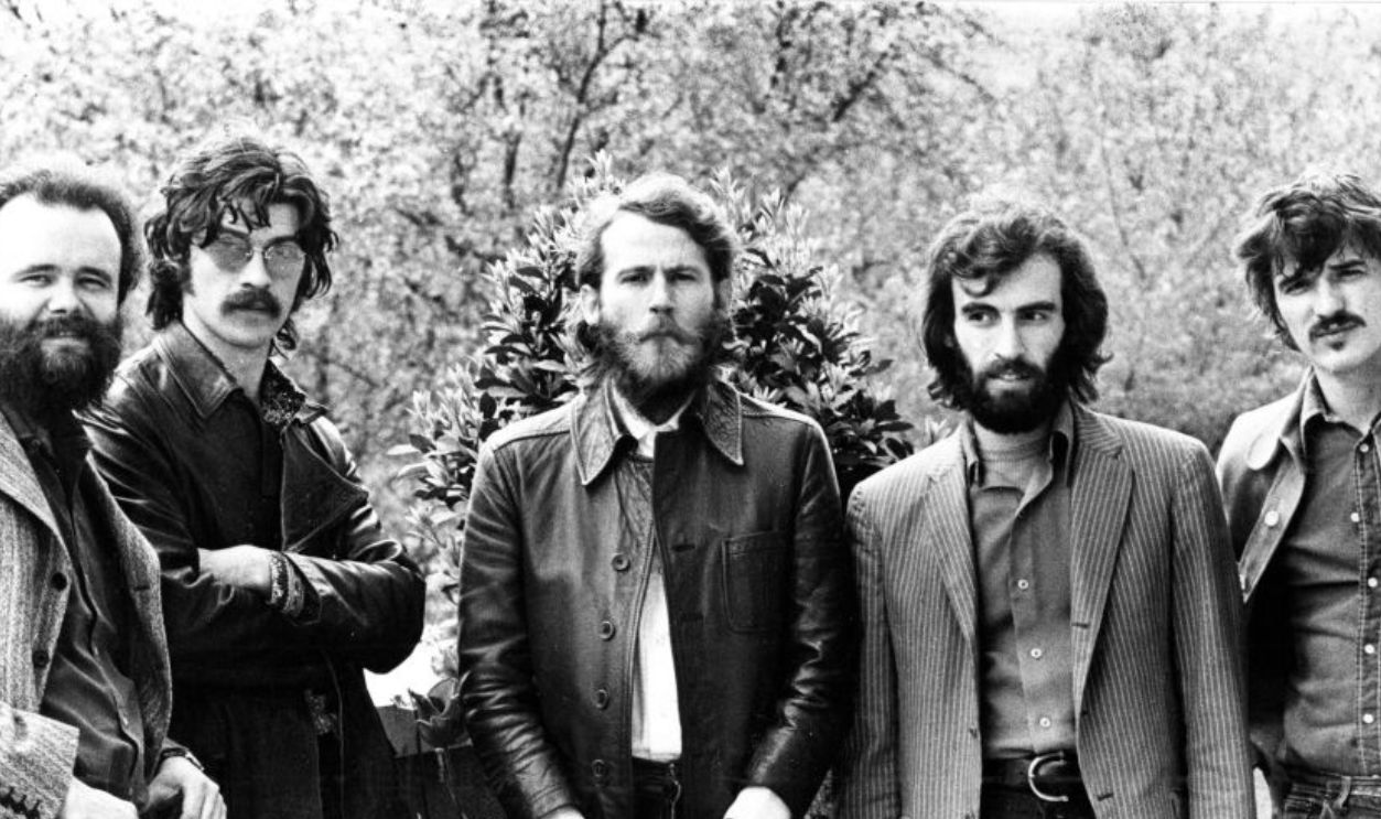 (L-R) Garth Hudson, Robbie Robertson, Levon Helm, Richard Manuel and Rick Danko of The Band pose for a group portrait in London in June 1971. 