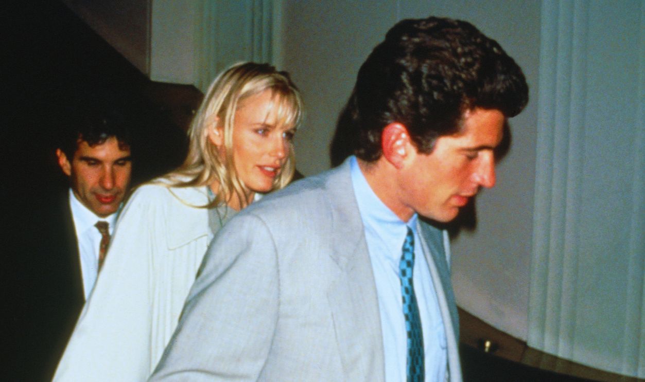 Gettyimages - 635926883, John F. Kennedy Jr. Walking with Daryl Hannah
