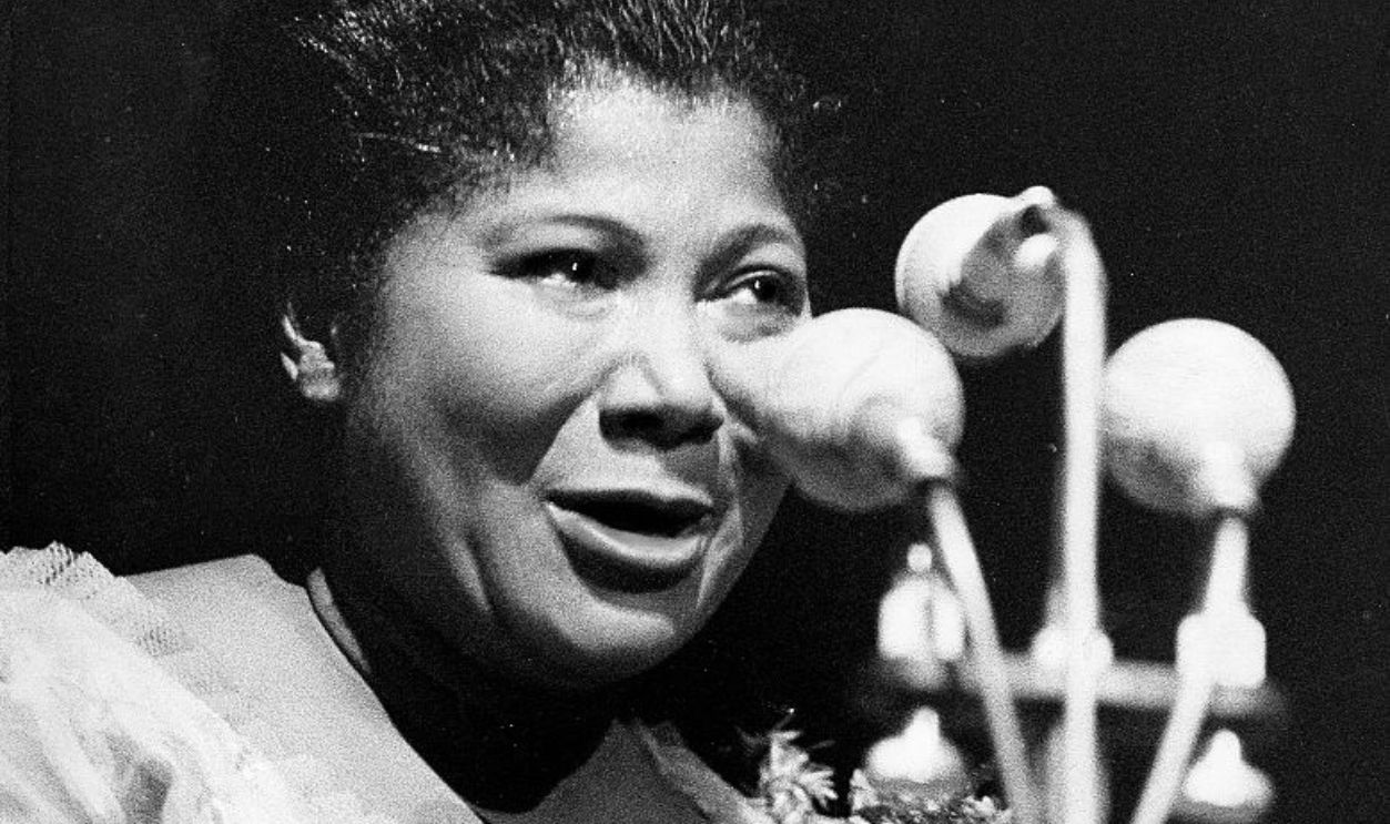 (GERMANY OUT) Jackson, Mahalia *26.10.1911-27.01.1972+ Gospelsaengerin, USA - Portrait, am Mikrofon - undatiert (um 1960)
