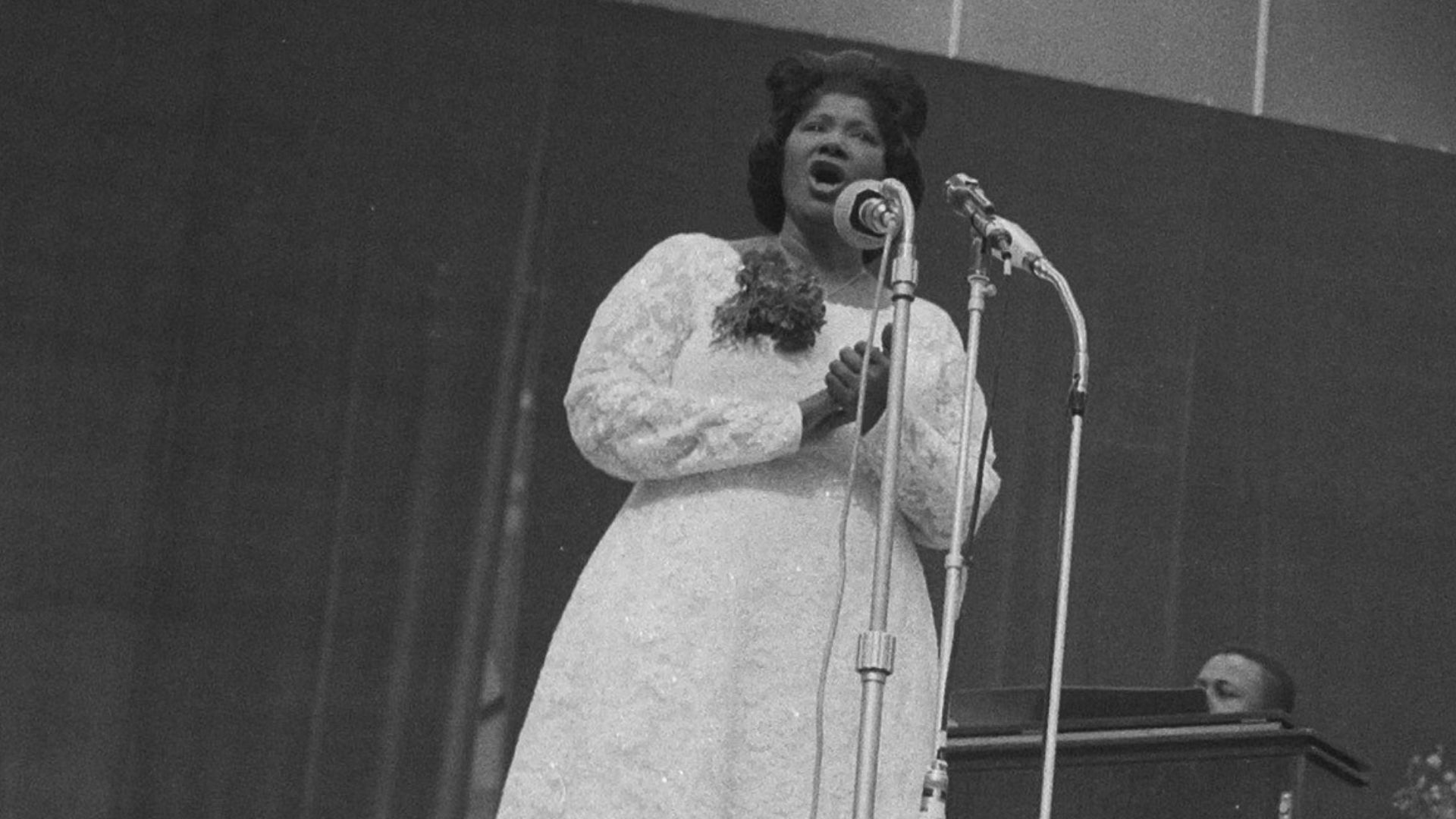 Collectie / Archief : Fotocollectie Anefo
Reportage / Serie : [ onbekend ]
Beschrijving : Mahalia Jackson tijdens haar optreden in de Irenehal in Utrecht voor jeugdmanifestatie Jeugd en Bijbel (publiek
Datum : 7 mei 1964
Locatie : Utrecht
Persoonsnaam : J