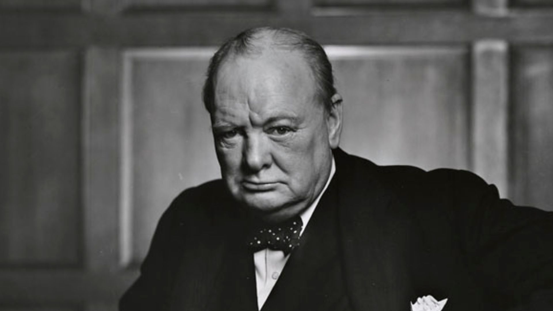 Title / Titre : 
Sir Winston Churchill 
Creator(s) / Créateur(s) : Yousuf Karsh
Date(s) :  December 30, 1941 / 30 décembre 1941
Reference No. / Numéro de référence :  MIKAN 3915740
collectionscanada.gc.ca/ourl/res.php?url_ver=Z39.88-2004&...
Location / Li