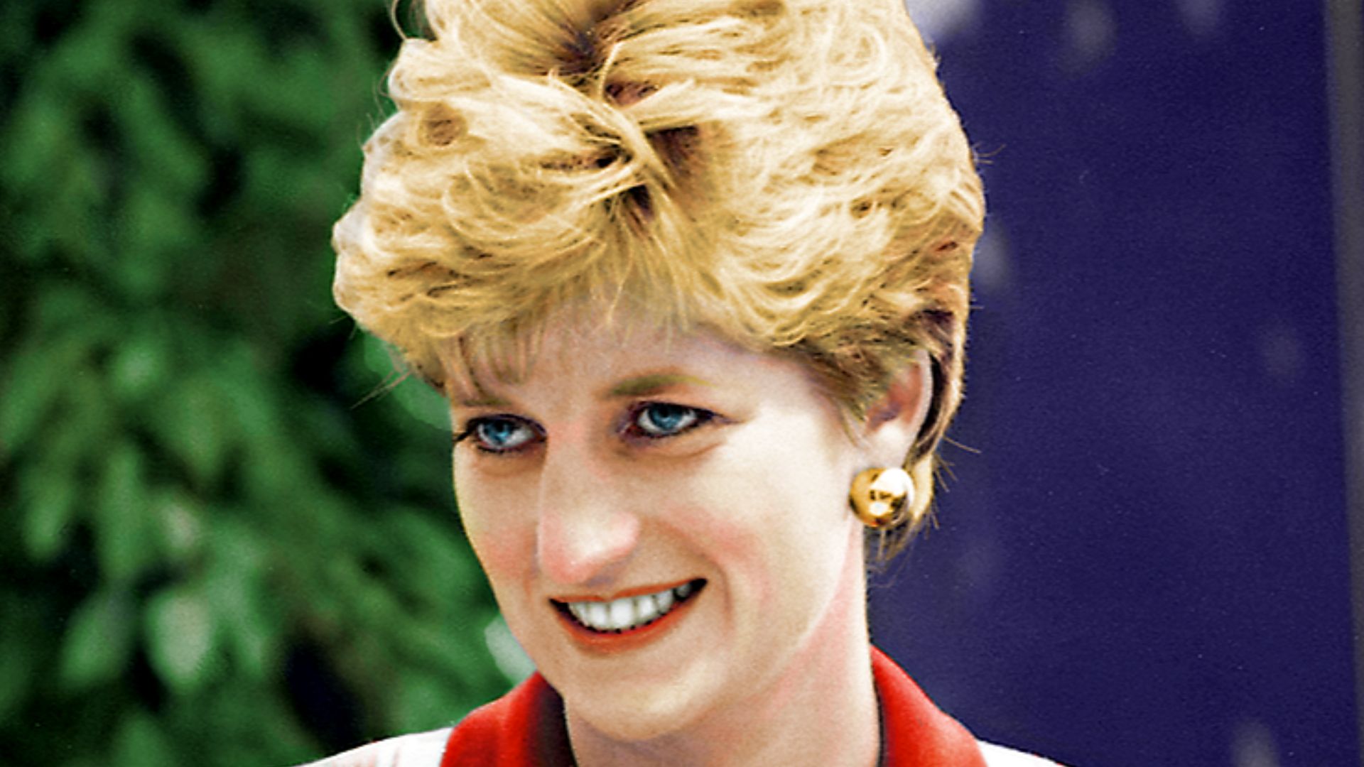 Princess Diana opens The Paisley Centre and pays a visit to the Accord Hospice.