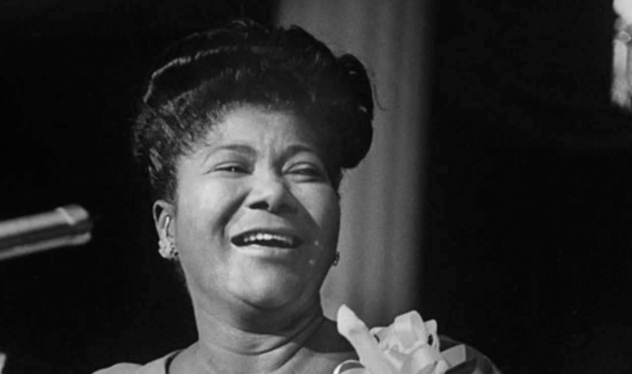 Singer Mahalia Jackson singing at reception in hotel.