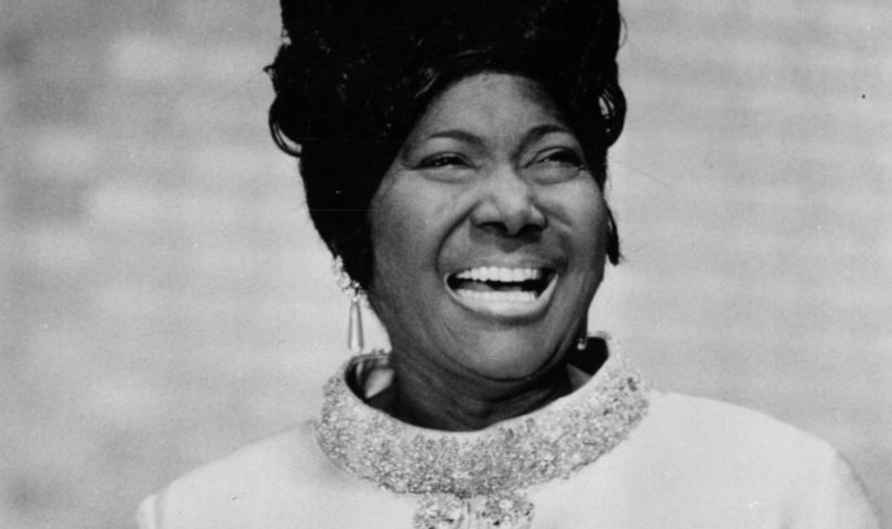 29th April 1971: American gospel singer Mahalia Jackson (1911 - 1972) singing at the Imperial Palace at Tokyo, during Emperor Hirohito's 70th birthday celebrations.
