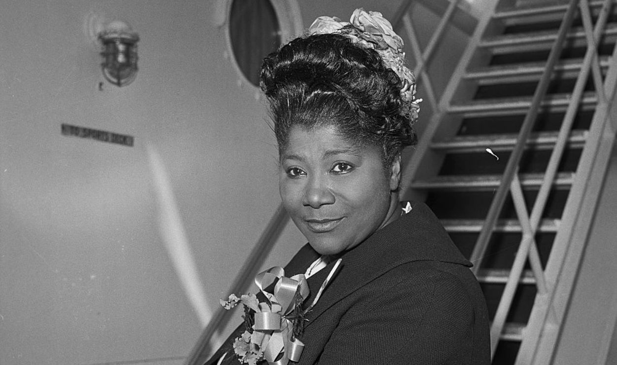 Gospel singer Mahalia Jackson returns to her home in Chicago, Illinois, after a concert tour through nine countries during the spring of 1961.