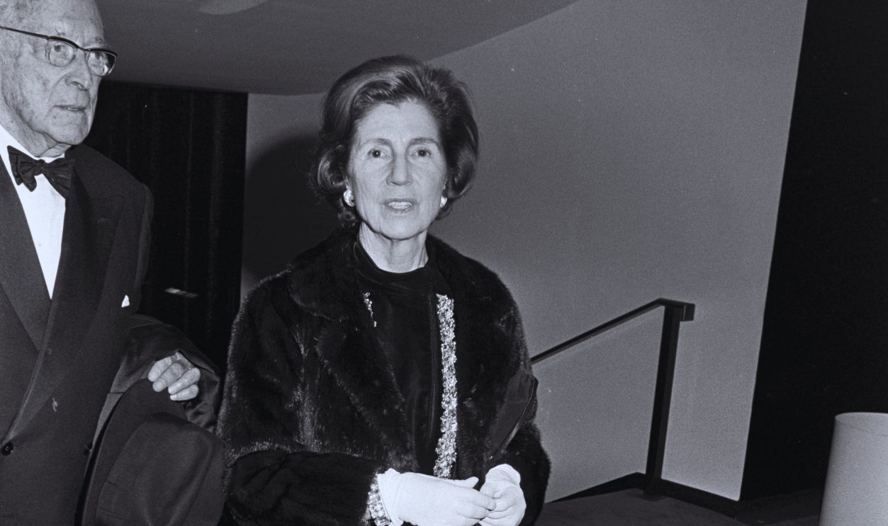 Gettyimages - 1448958053, Uris Theatre Opening Janet Auchincloss (R) attends the opening of the Uris Theatre in New York City on November 19, 1972. 