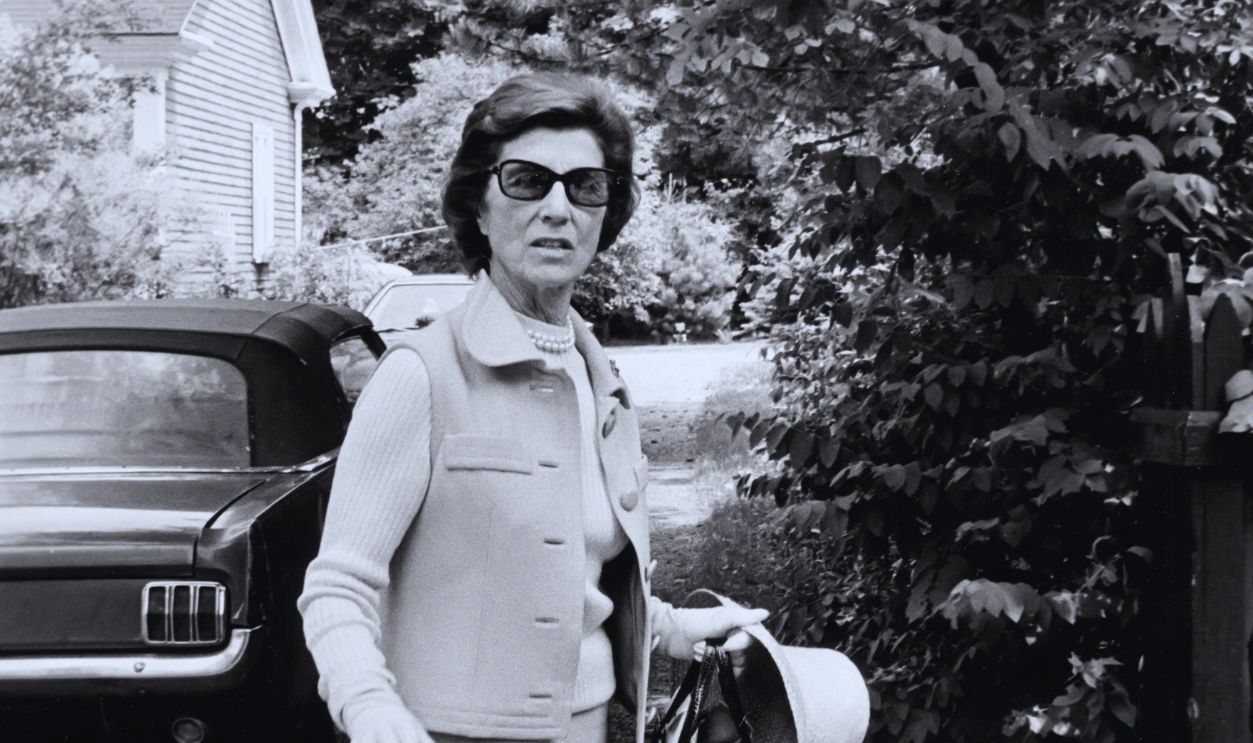 Gettyimages - 514353885, Caroline Kennedys Graduation from Concord Academy CONCORD, MA  JUNE 5: Janet Auchincloss attends Caroline Kennedys Graduation from Concord Academy on June 5, 1975 in Concord, Massachusetts. 