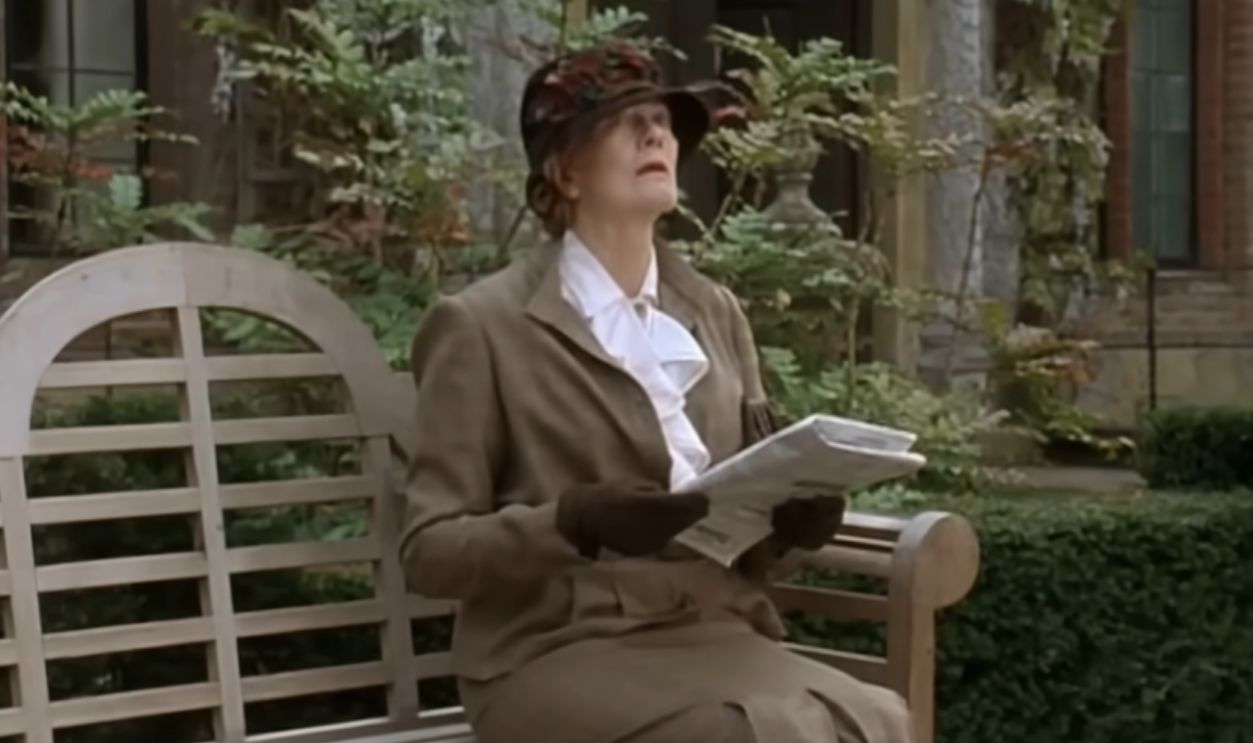 Screenshot from The Gathering Storm (2002)