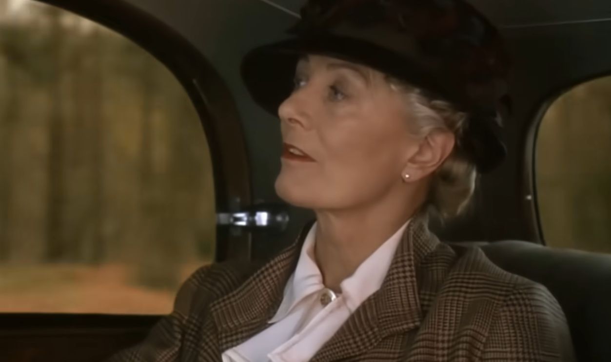 Screenshot from The Gathering Storm (2002)