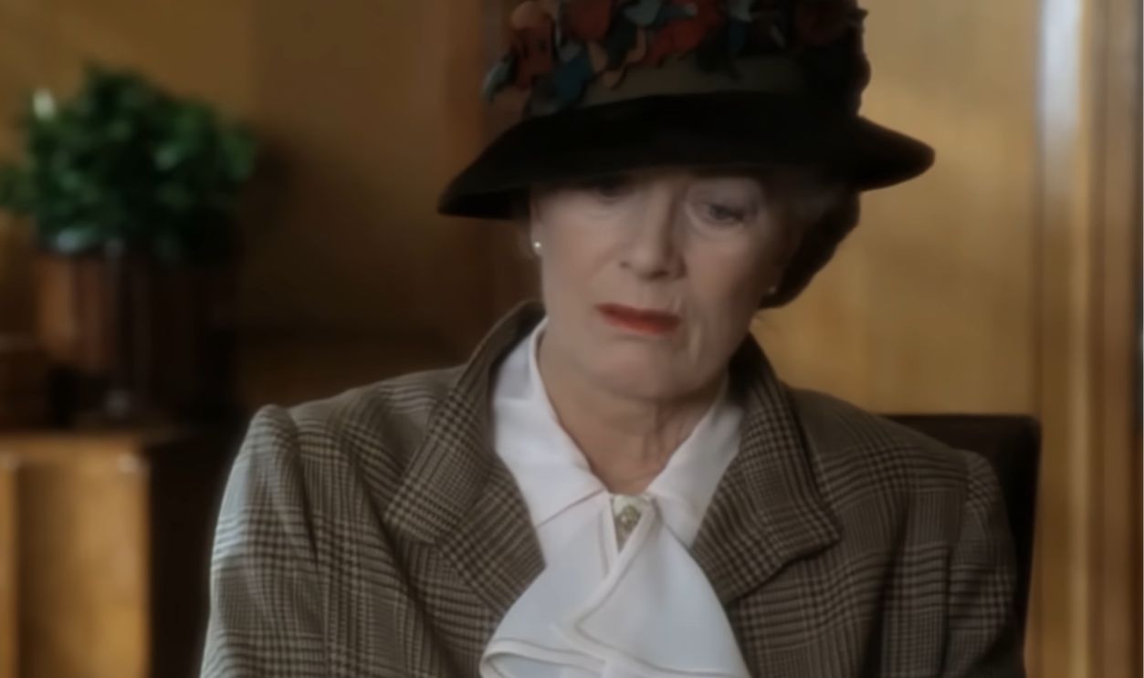 Screenshot from The Gathering Storm (2002)