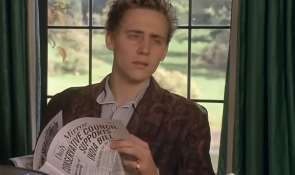Screenshot from The Gathering Storm (2002)