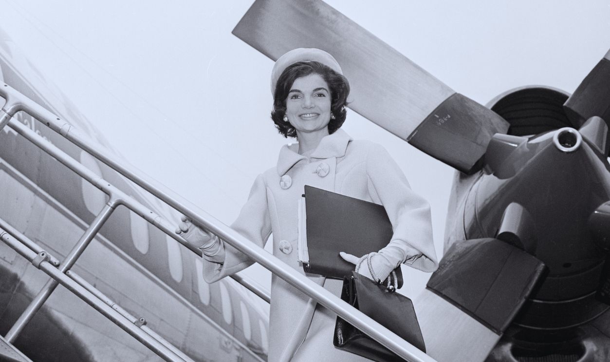 Gettyimages - 515013542, Portrait of Jacqueline Kennedy Boarding Airplane 