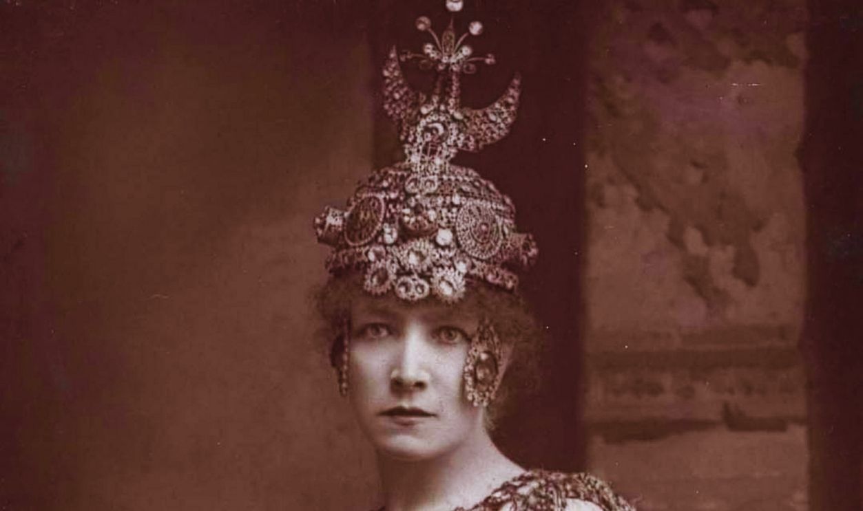 Gettyimages - 556636121, Sarah Bernhardt (1844-1923), actress poses in character as the Empress Theodora in Sardou's Theodora. 