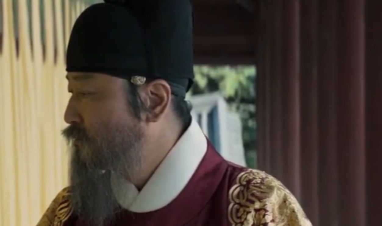 Screenshot from The Throne (2015) 