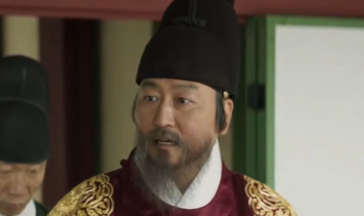 Screenshot from The Throne (2015) 