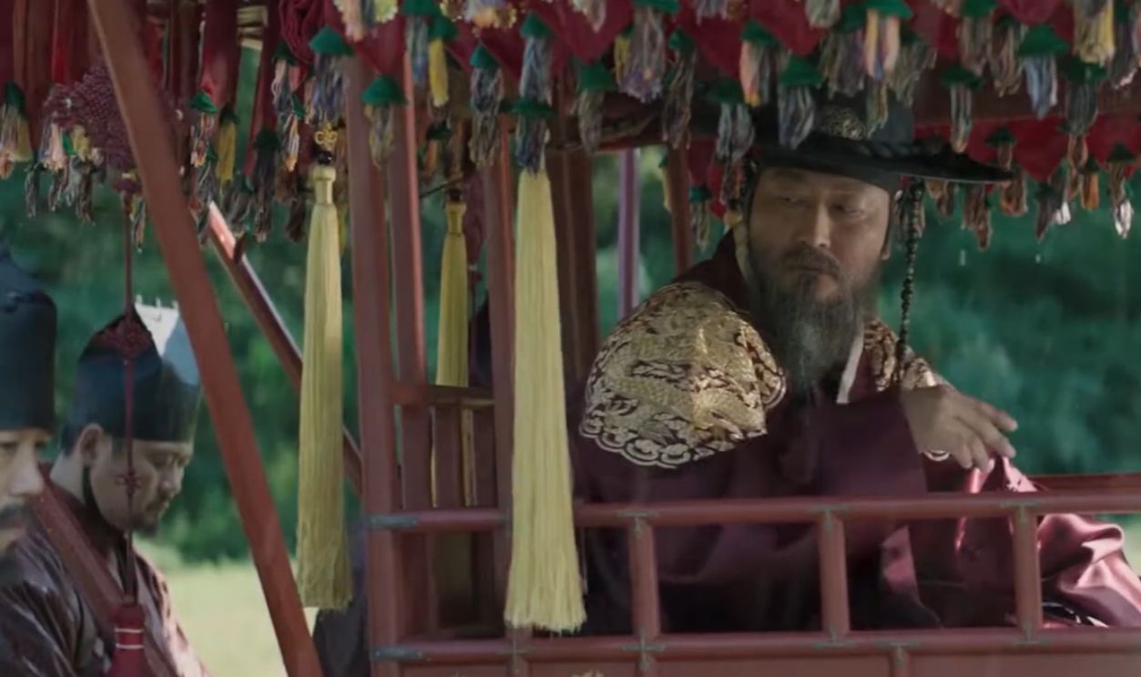 Screenshot from The Throne (2015) 