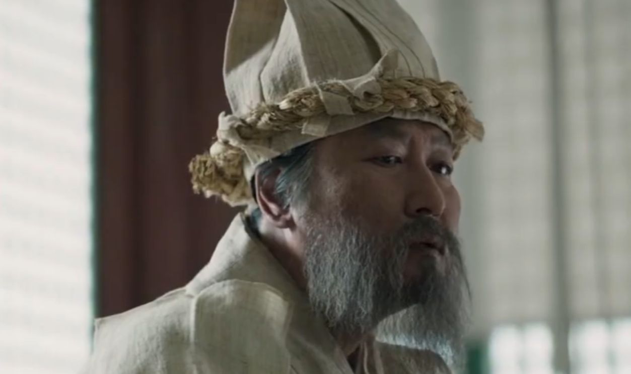 Screenshot from The Throne (2015) 