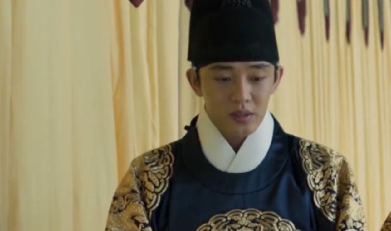 Screenshot from The Throne (2015) 