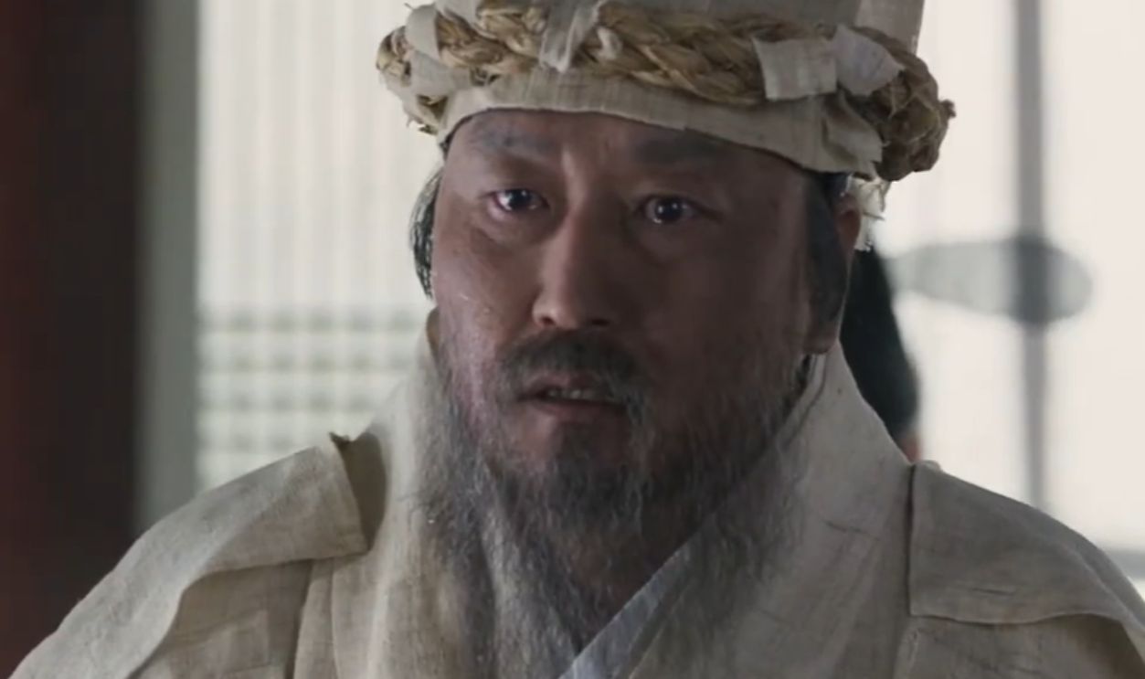 Screenshot from The Throne (2015) 