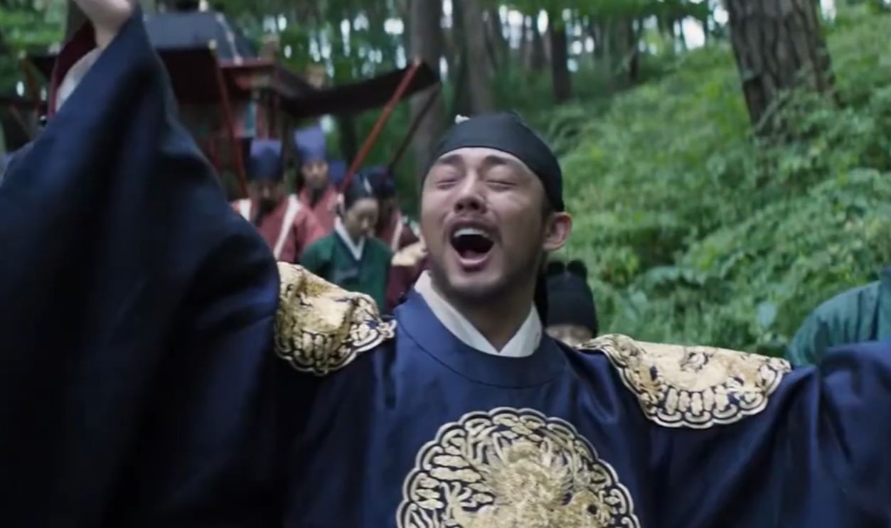 Screenshot from The Throne (2015) 