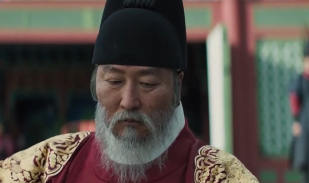 Screenshot from The Throne (2015) 