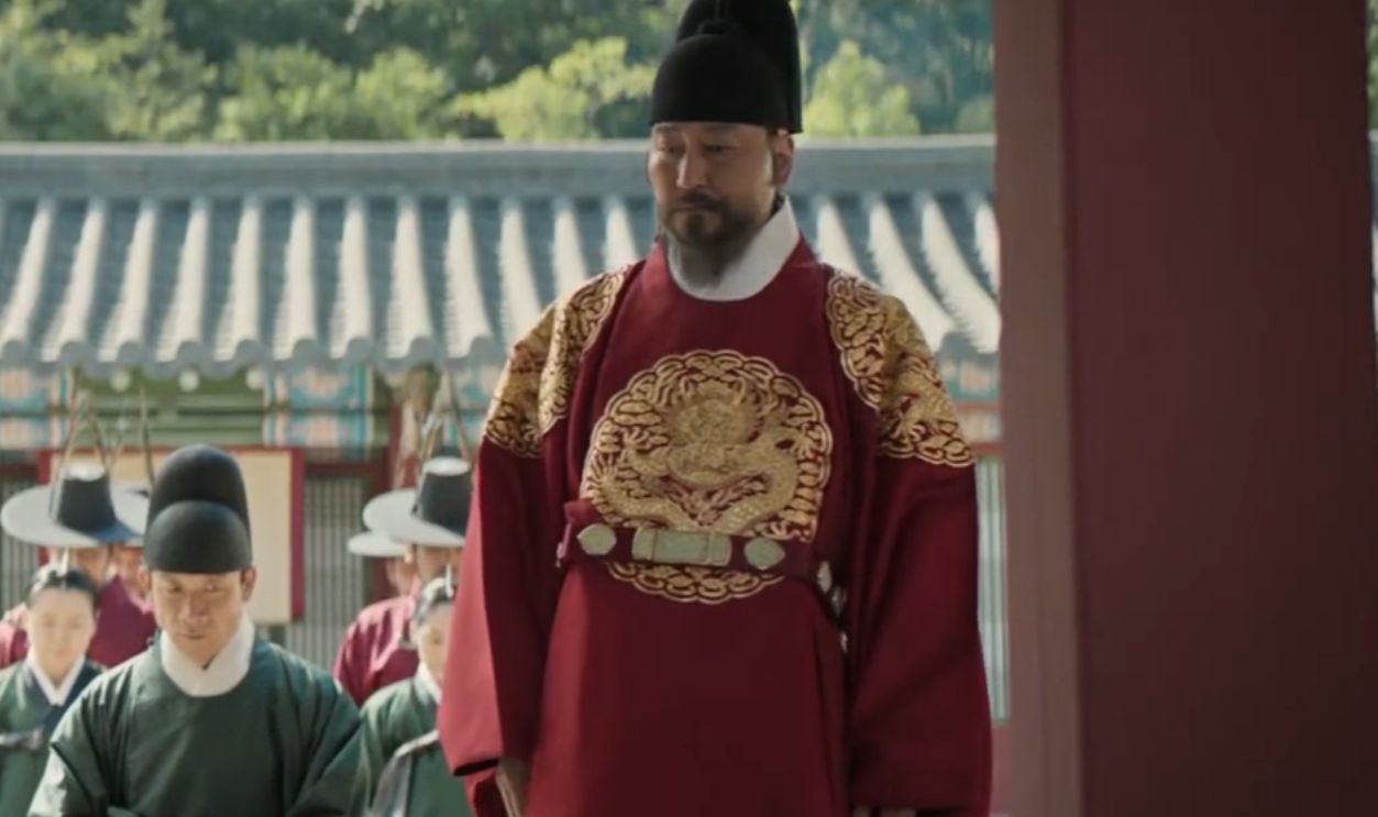 Screenshot from The Throne (2015) 