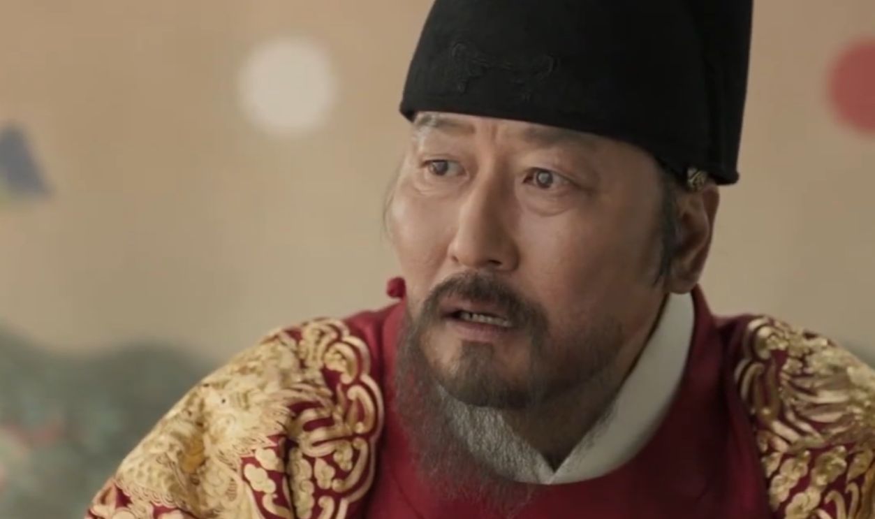 Screenshot from The Throne (2015) 