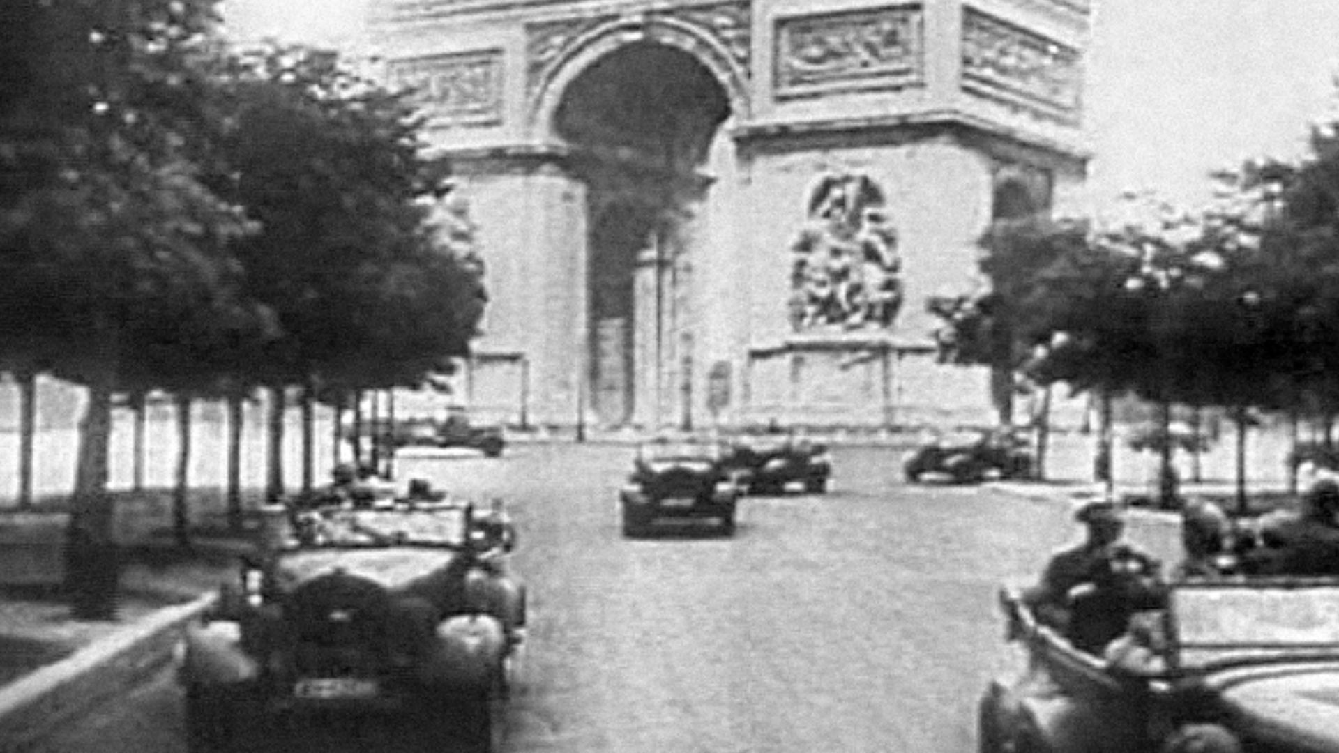German Nazi officers parading in the deserted Foch avenue, Paris, France (1940).
Screenshot taken from the 1943 United States Army propaganda film Divide and Conquer (Why We Fight #3) directed by Frank Capra and partially based on, news archives, animatio