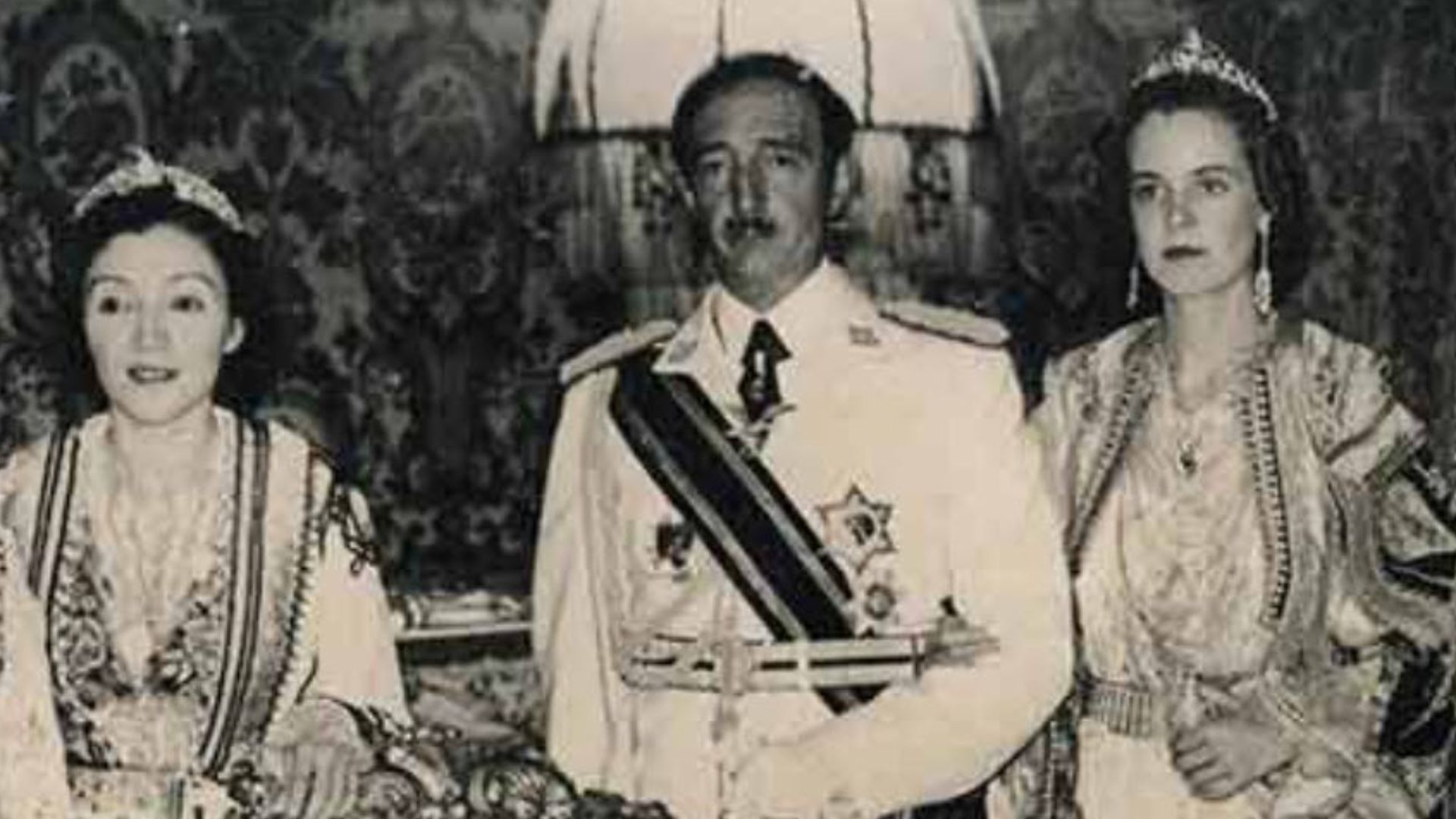 King Zog and Queen Geraldine, and the king's sisters at the Royal Villa of Durrës at Albanian Independence day in 1938