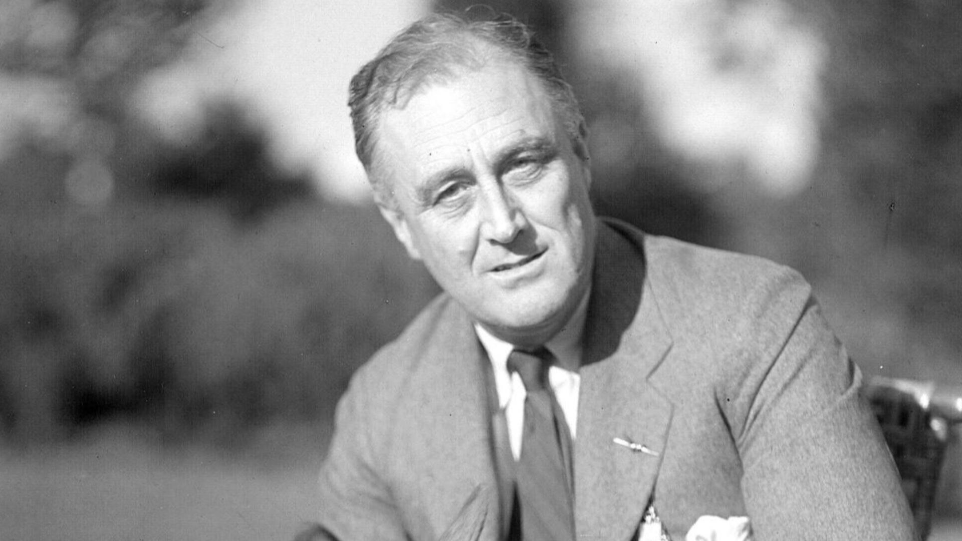 1933 photograph of FDR with his German Shepherd Major (FDR Library Photo ID NPx 48-22:3717(26))