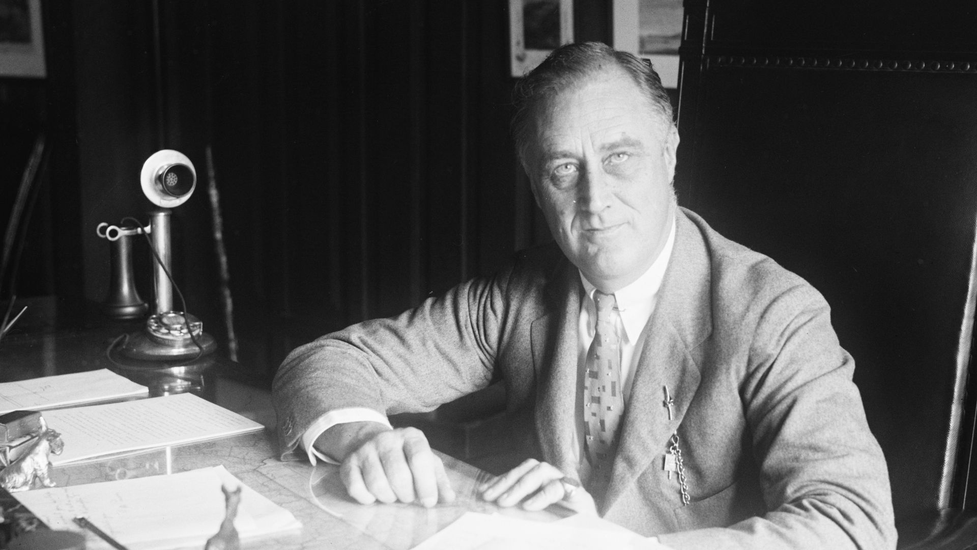 Title: Franklin D. Roosevelt at desk
Abstract/medium: 1 negative : glass ; 4 x 5 in. or smaller