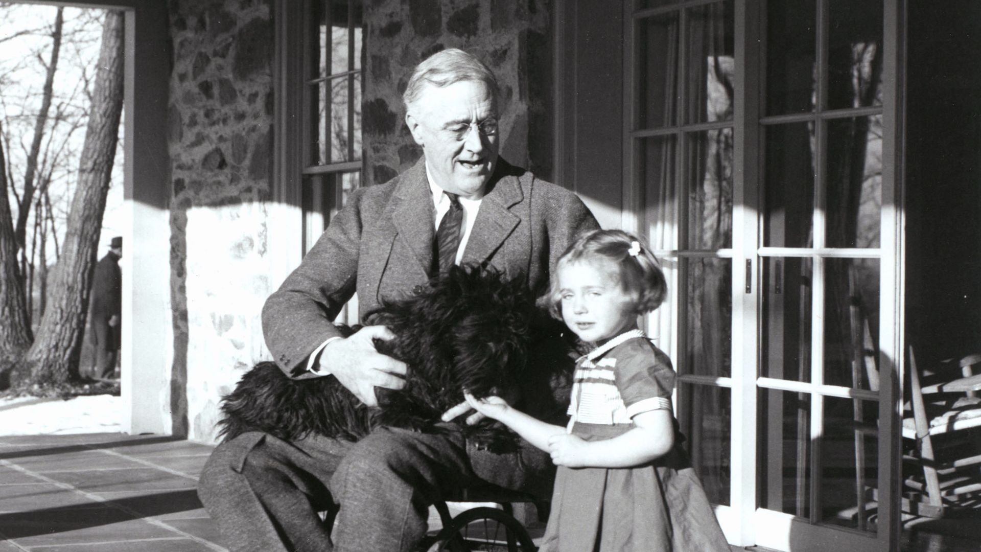 File:Franklin Delano Roosevelt in his Wheelchair with Fala and Ruthie Bie at Top Cottage, Hyde Park, New York - DPLA - 5c2be98590ad188a60799585ae94029b.jpg