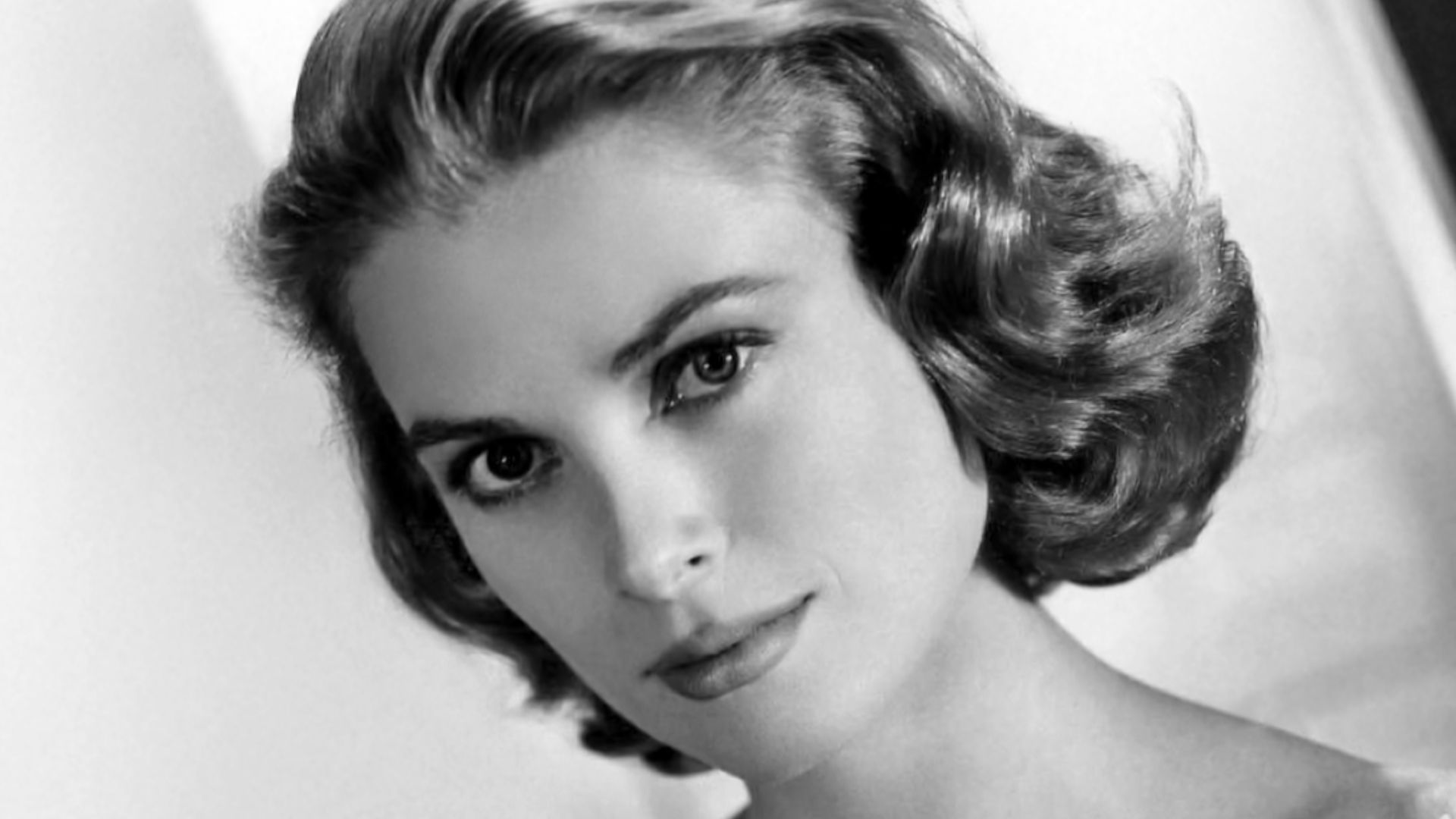 Photo of Grace Kelly.