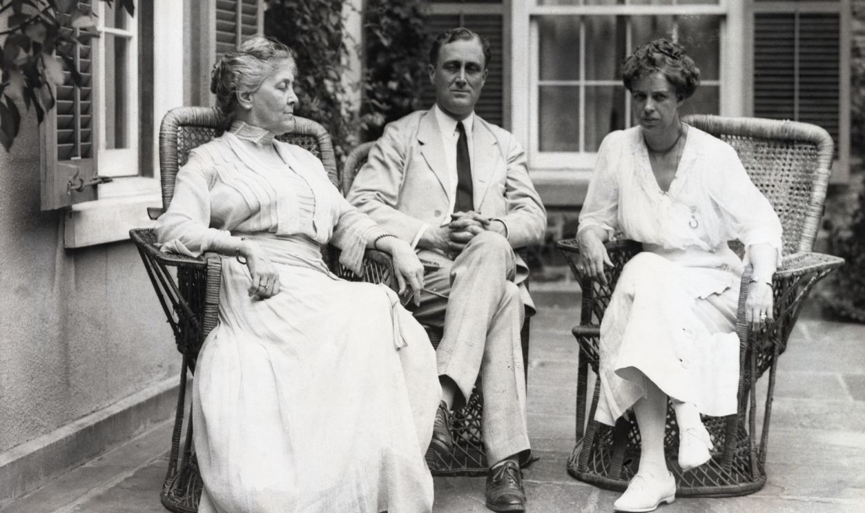 Assistant Secretary of the Navy Franklin Delano Roosevelt sits outside with his mother Sara and his wife Eleanor.