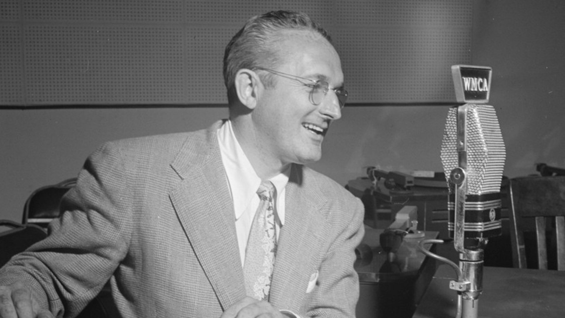 Gottlieb, William P., 1917-, photographer.
[Portrait of Tommy Dorsey, WMCA, New York, N.Y., ca. Oct. 1947]
1 negative :  b&w ; 2 1/4 x 2 1/4 in.
Notes:
 Gottlieb Collection Assignment No. 113
Reference print available in Music Division, Library of Congres