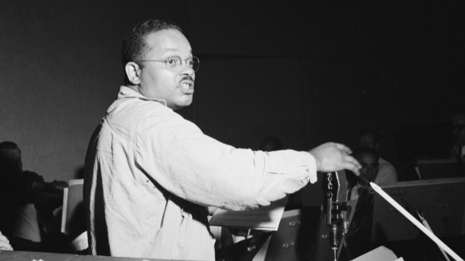 Gottlieb, William P., 1917-, photographer.
[Portrait of Sy Oliver, New York, N.Y., ca. Sept. 1946]
1 negative :  b&w ; 2 1/4 x 2 1/4 in.
Caption from Down Beat: Sy Oliver has returned to the airlanes over the Mutual network on Friday nights (8:30 to 9 EDT