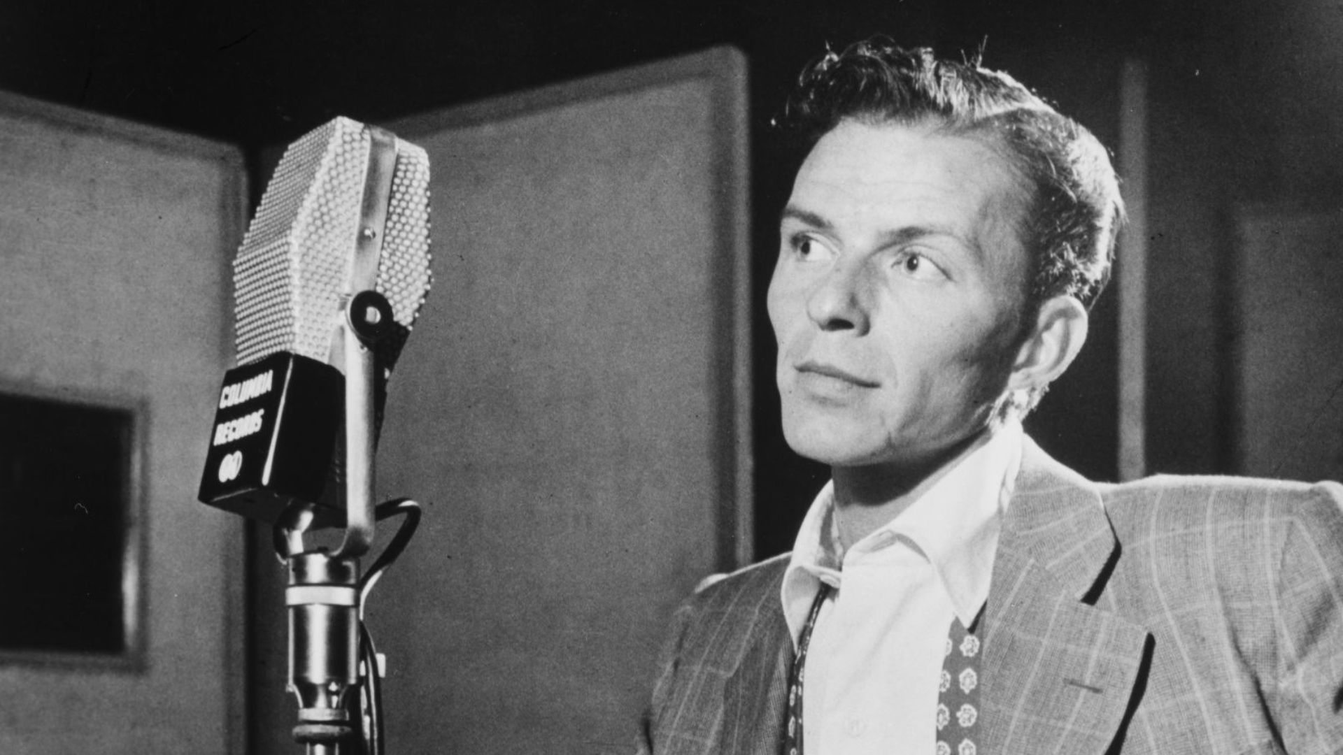 Gottlieb, William P., 1917-, photographer.
[Portrait of Frank Sinatra, Liederkrantz Hall, New York, N.Y., ca. 1947]
1 negative :  b&w ; 4 x 5 in.
Notes:
 Gottlieb Collection Assignment No. 455
Reference print available in Music Division, Library of Congre