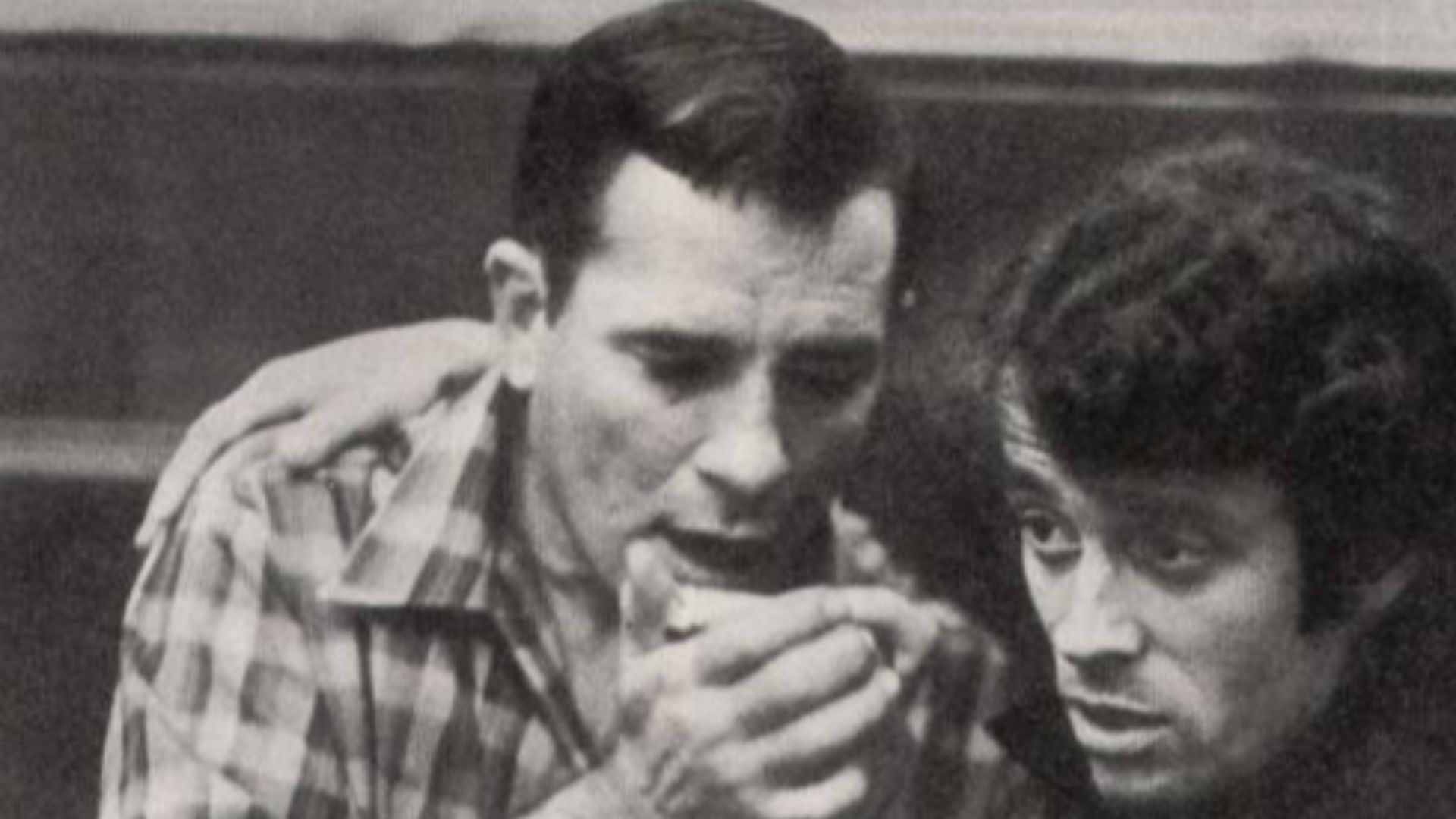Jack Kerouac con Gian Pieretti, tratta dalla rivista Ciao amici (un numero di ottobre 1966) durante una delle conferenze tenute da Kerouac in Italia