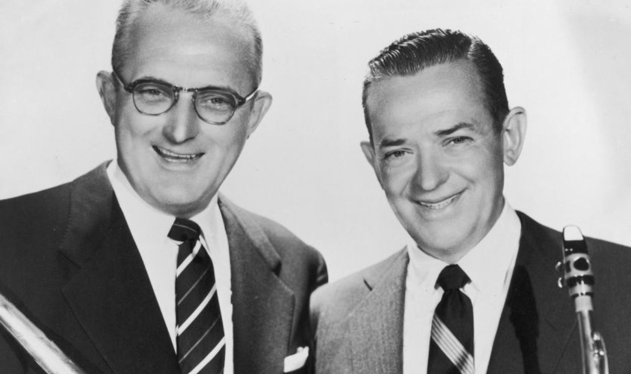 circa 1953: Portrait of American jazz trombonist Tommy Dorsey (1905 - 1956) and his brother, saxophonist Jimmy Dorsey (1904 - 1957), smiling while posing with instruments. The brothers had reunited to form the Dorsey Brothers Orchestra. 